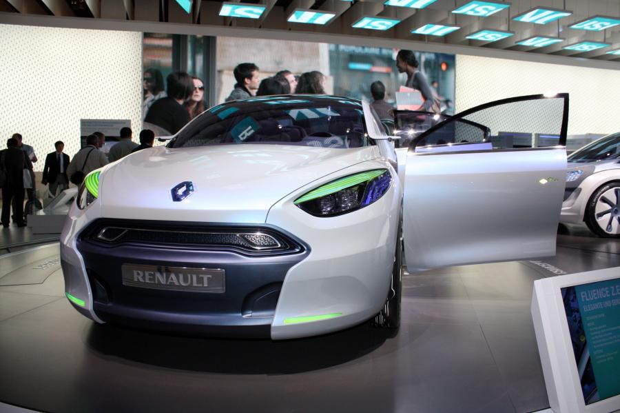  Renault Fluence Z.E. Concept 2009 года  (фото 32 из 103)